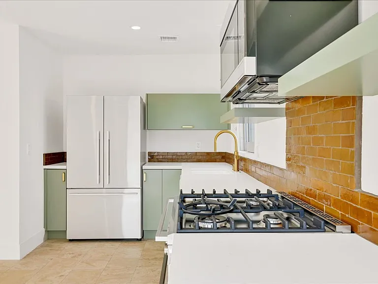 210 S Hamilton Dr #9 — Photo 2