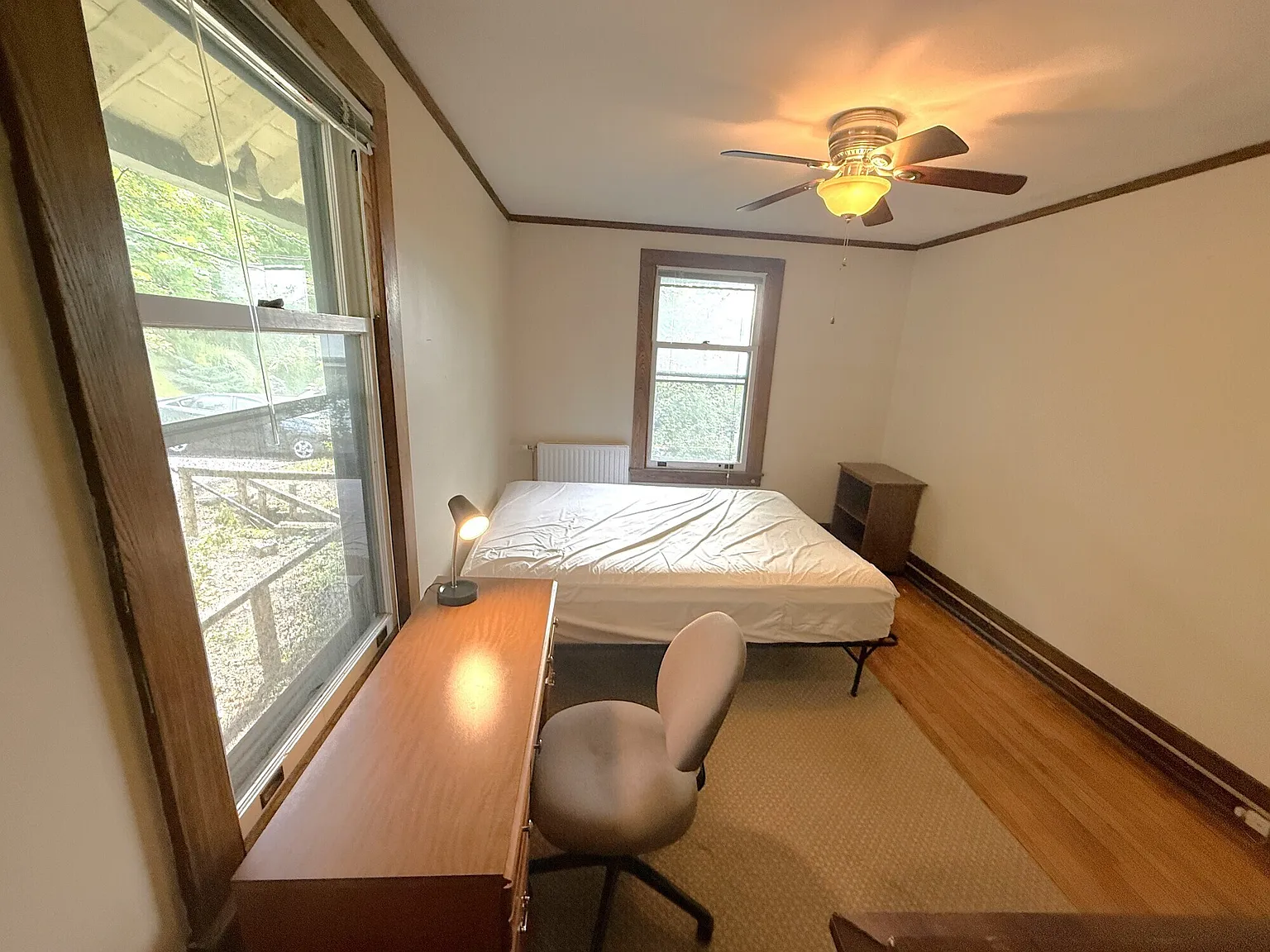 Fully Furnished 6 Bdrm Apt at the Spring Lane Mansion. $975/Room — Photo 3