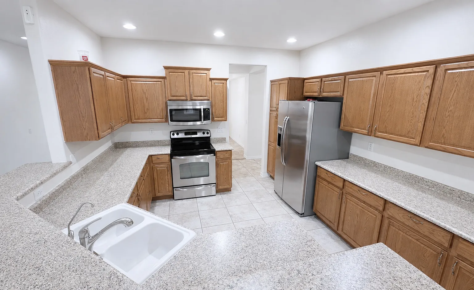 3 bed, 2005 sqft, $2,150 — Photo 3