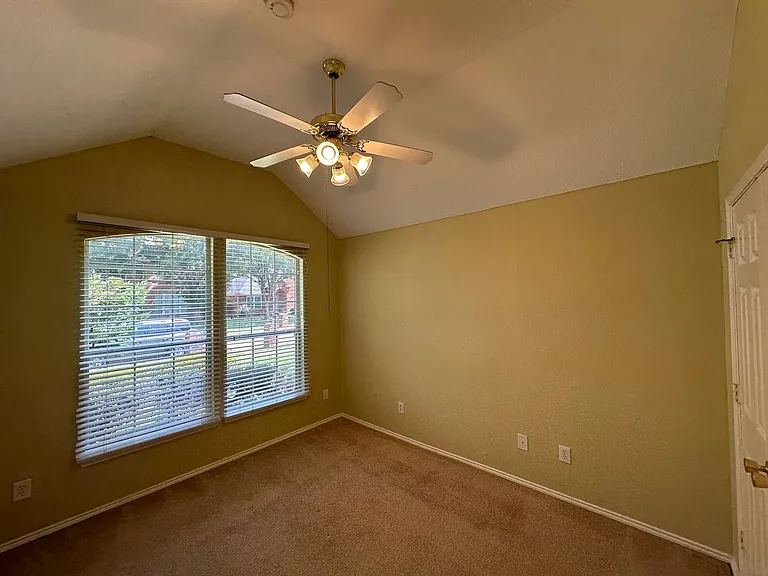 10701 Nashville Dr — Photo 17