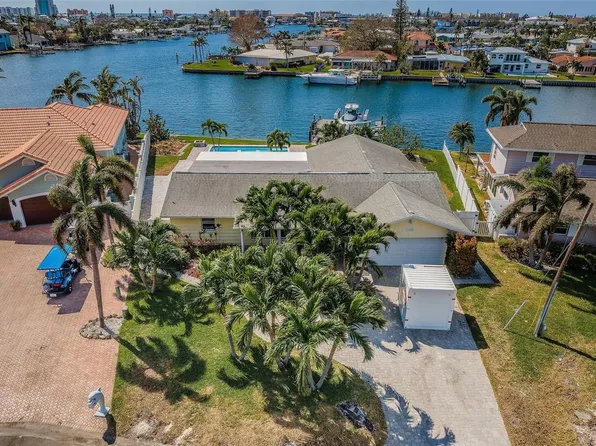 11650 7th St E, Treasure Island, FL 33706