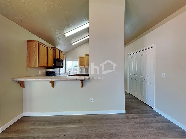 5100 W Ravenscroft St — Photo 4