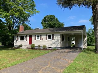 17 John St, Easthampton, MA 01027