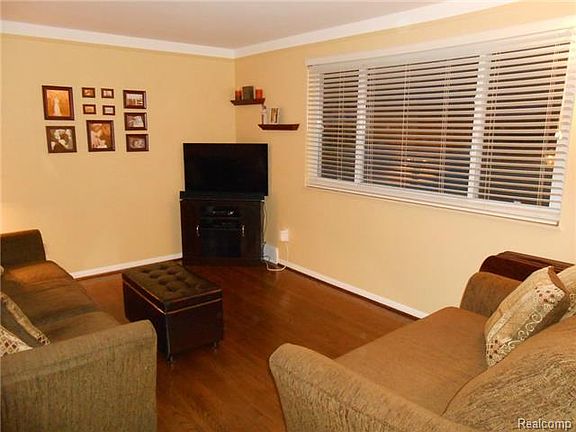 2nd image of 15355 Sunset St