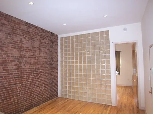 Rented by Friedman Roth Realty | media 24