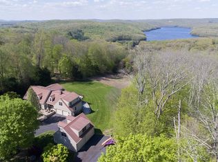 8 Horseshoe Ridge Rd, Sandy Hook, CT 06482