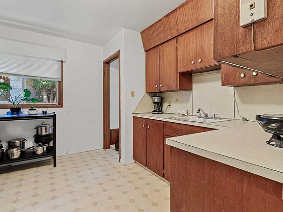 5th image of 3803 N 4th Ave SW