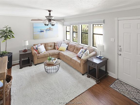 4th image of 2411 De Lee St APT 5