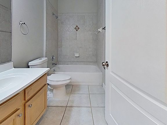 4th image of 2252 Colony Club Dr