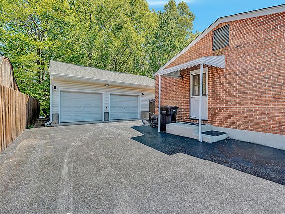 2nd image of 2725 Beaver Brook Rd