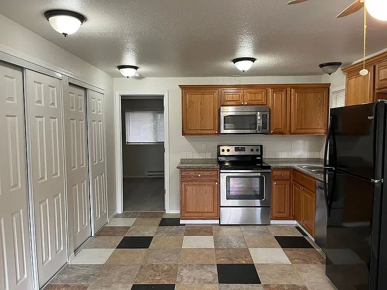 Skandi Villa in Edmonds | Boutique Apartments with Modern Touches | 1 MONTH FREE! — Photo 18
