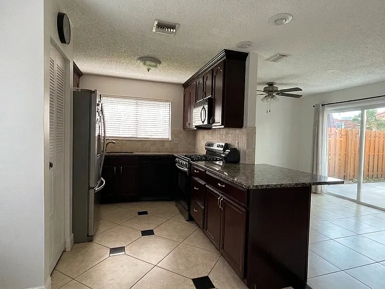 1420 Park Shore Cir #1 — Photo 20