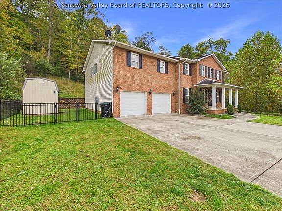 2nd image of 108 Victorian Commons Rd