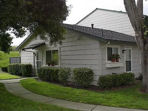 1532 Spring Valley Cmn photo 1