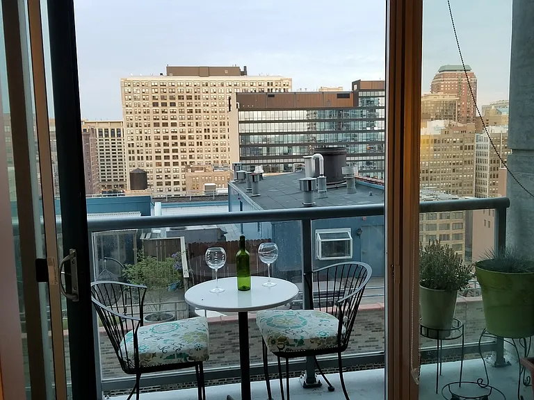 611 S Wells St #1701 — Photo 1