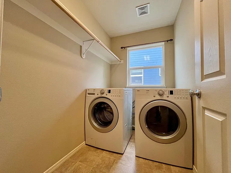 1048 SE Tamora Ave — Photo 13