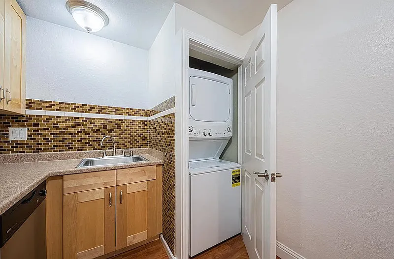 1 bed, 1.0 bath, 598 sqft, $2,000 — Photo 3