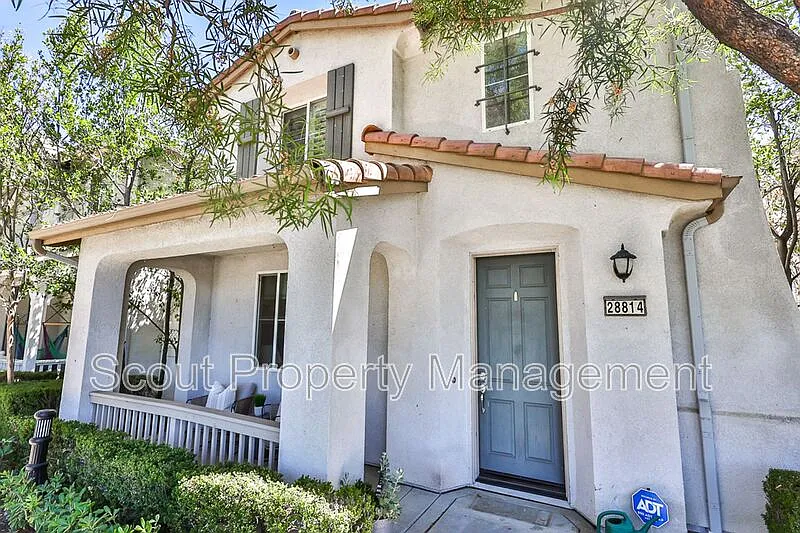 3 bed, 2.5 bath, 1684 sqft, $3,300 — Photo 3