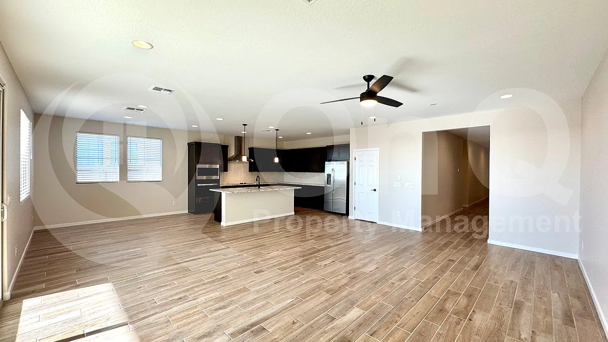4 bed, 3.0 bath, 2349 sqft, $2,499 — Photo 3