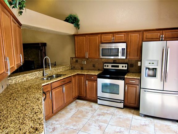 3rd image of 4605 N Country Hills Ct