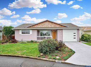 1944 Santiam Dr, Woodburn, OR 97071