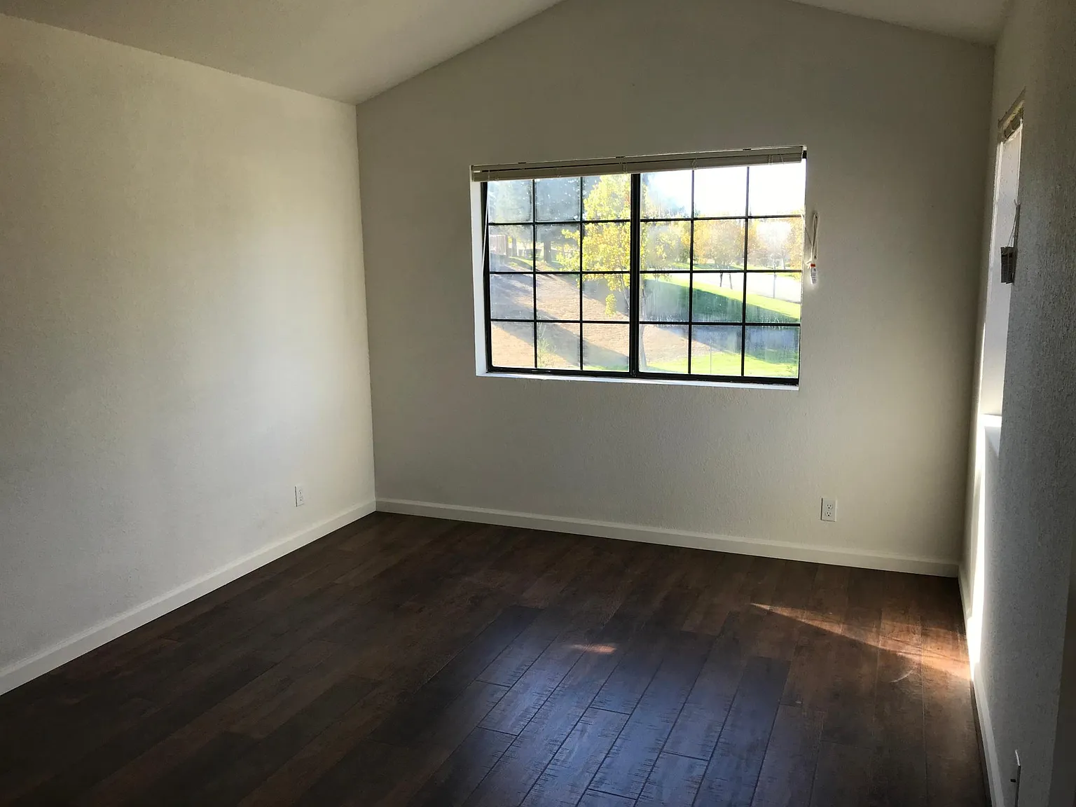 1 bed, 2.5 bath, 1364 sqft, $1,600 — Photo 2