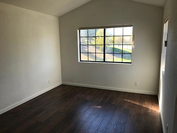 2nd image of 727 Praderia Cir