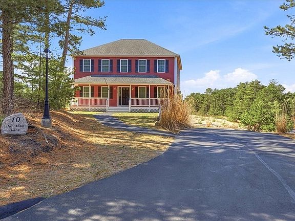 2nd image of 10 Jonathan Ln