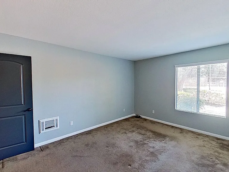 1040 W Macarthur Blvd #45 — Photo 15