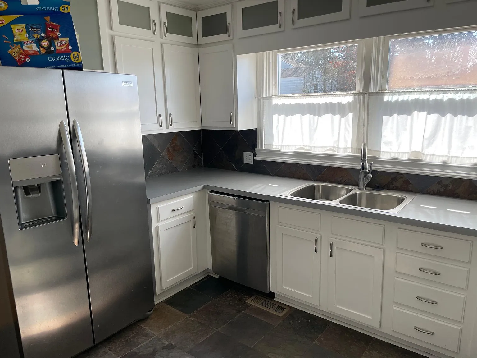 3 bed, 1110 sqft, $1,595 — Photo 4