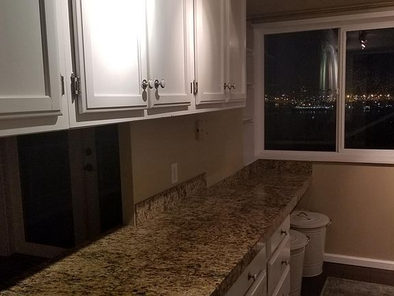 Kitchen (2 of 2)