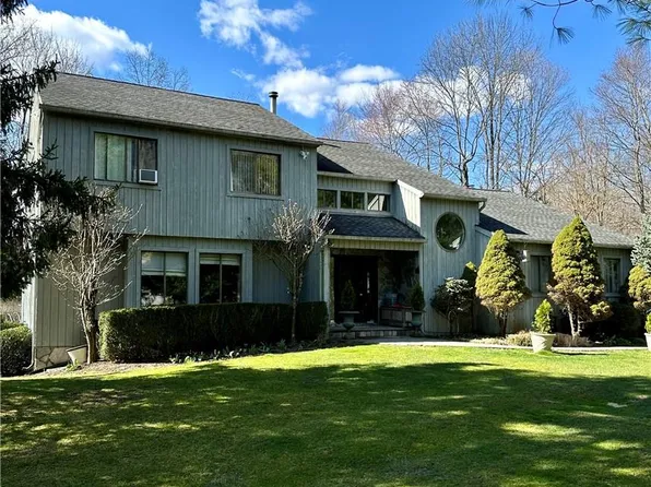 10 Tall Pines Lane, Mount Kisco, NY 10549