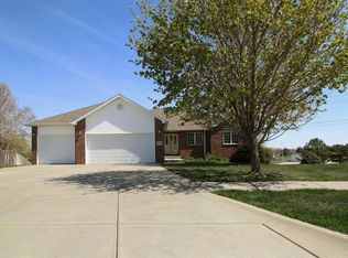8030 Creek View Ct, Lincoln, NE 68516
