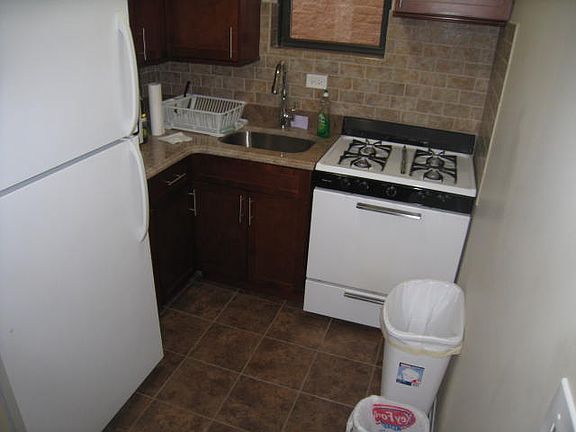 2nd image of 2524 38th St APT 2R