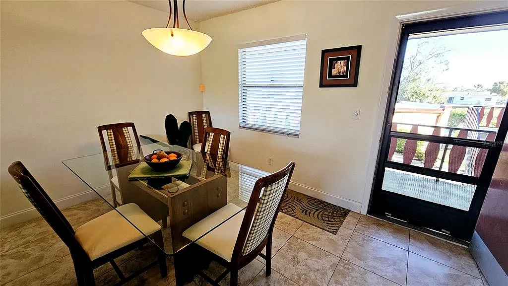 2 bed, 2.0 bath, 1118 sqft, $2,950 — Photo 2