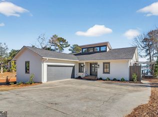 211 Lakecrest Dr NE, Milledgeville, GA 31061