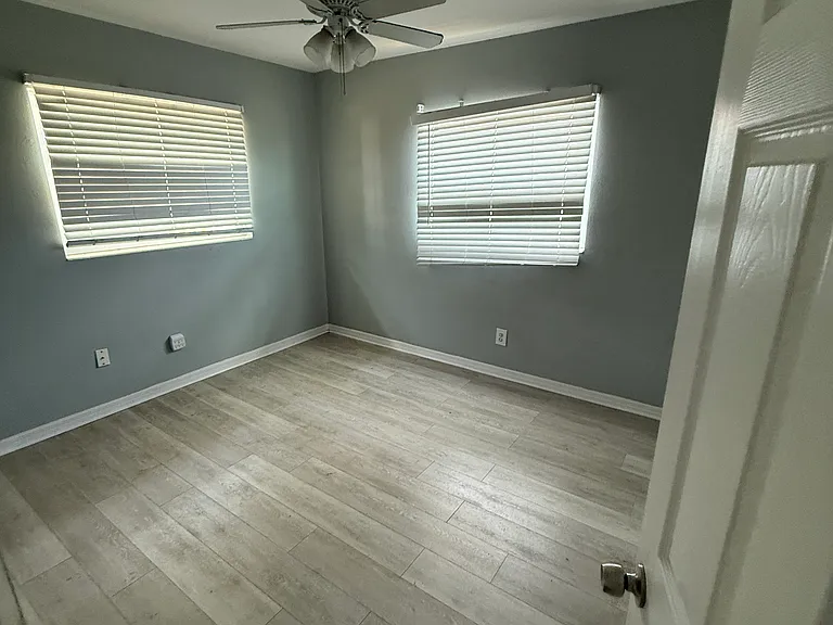 1833 Lombardy Dr — Photo 10