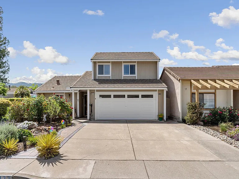 333 Lone Oak Dr — Photo 1