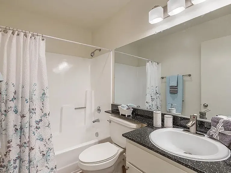Elan Playa Mar Apartment Homes — Photo 8