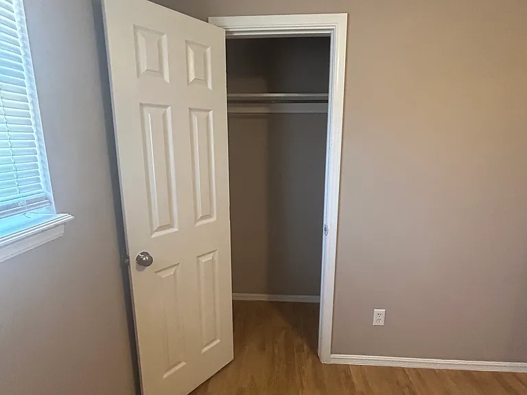 1320 Parkwoods Ter — Photo 9
