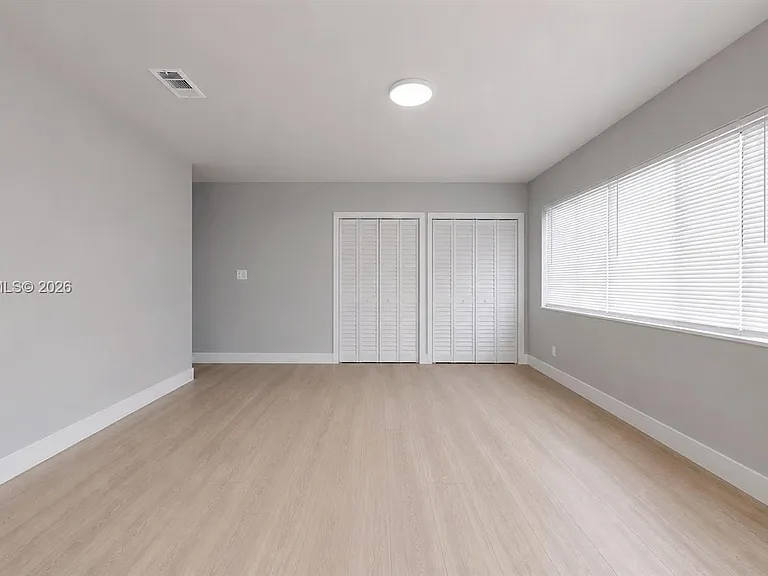 101 W 11th St #8 — Photo 35