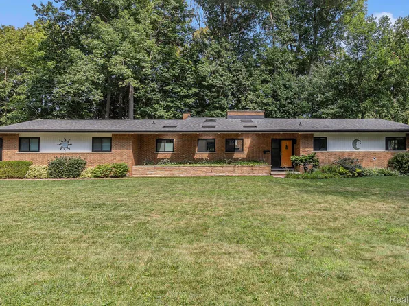 23210 Cass Ave, Farmington, MI 48335