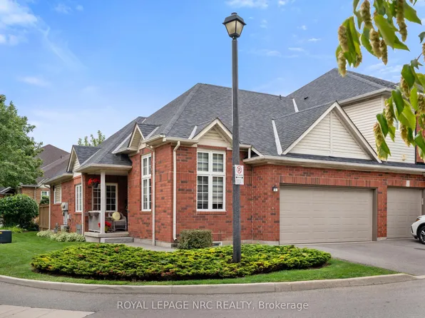 100 Beddoe Dr #77, Hamilton, ON L8P 4Z2