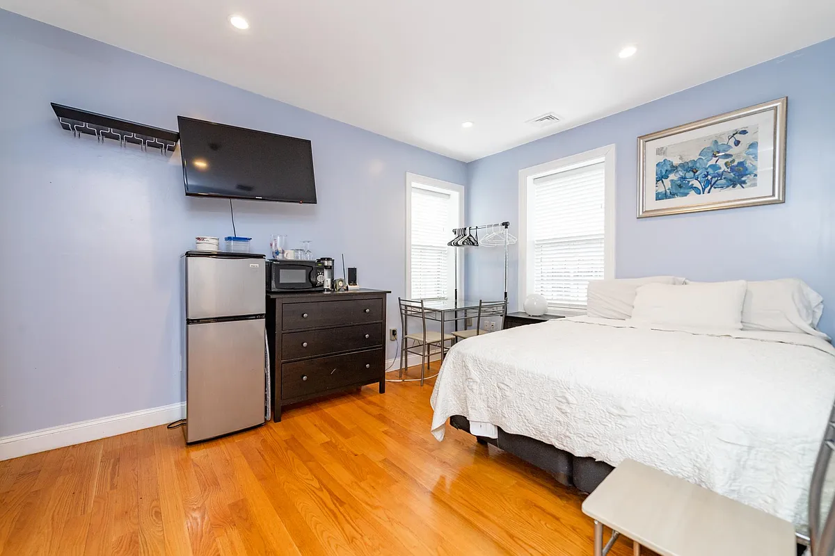 Building Photo - 629 Tremont St #5