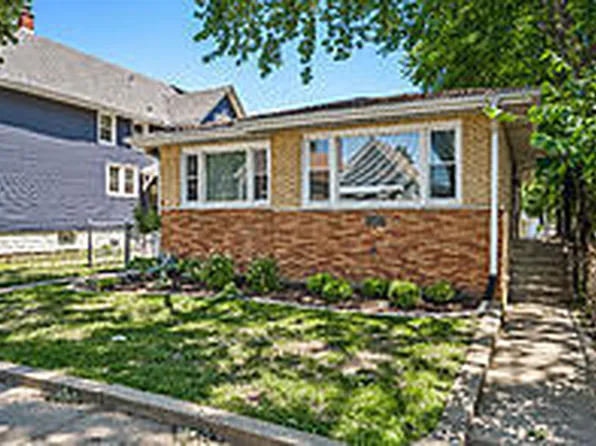 13033 Chicago St, Blue Island, IL 60406