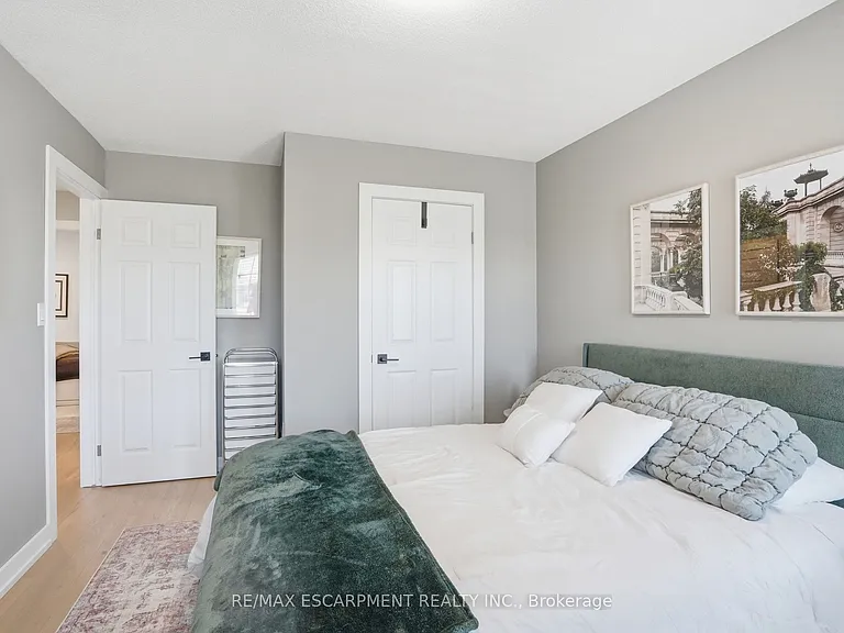 111 Greenstem Cres — Photo 27