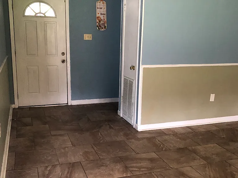 388 Fontainbleau Dr — Photo 3