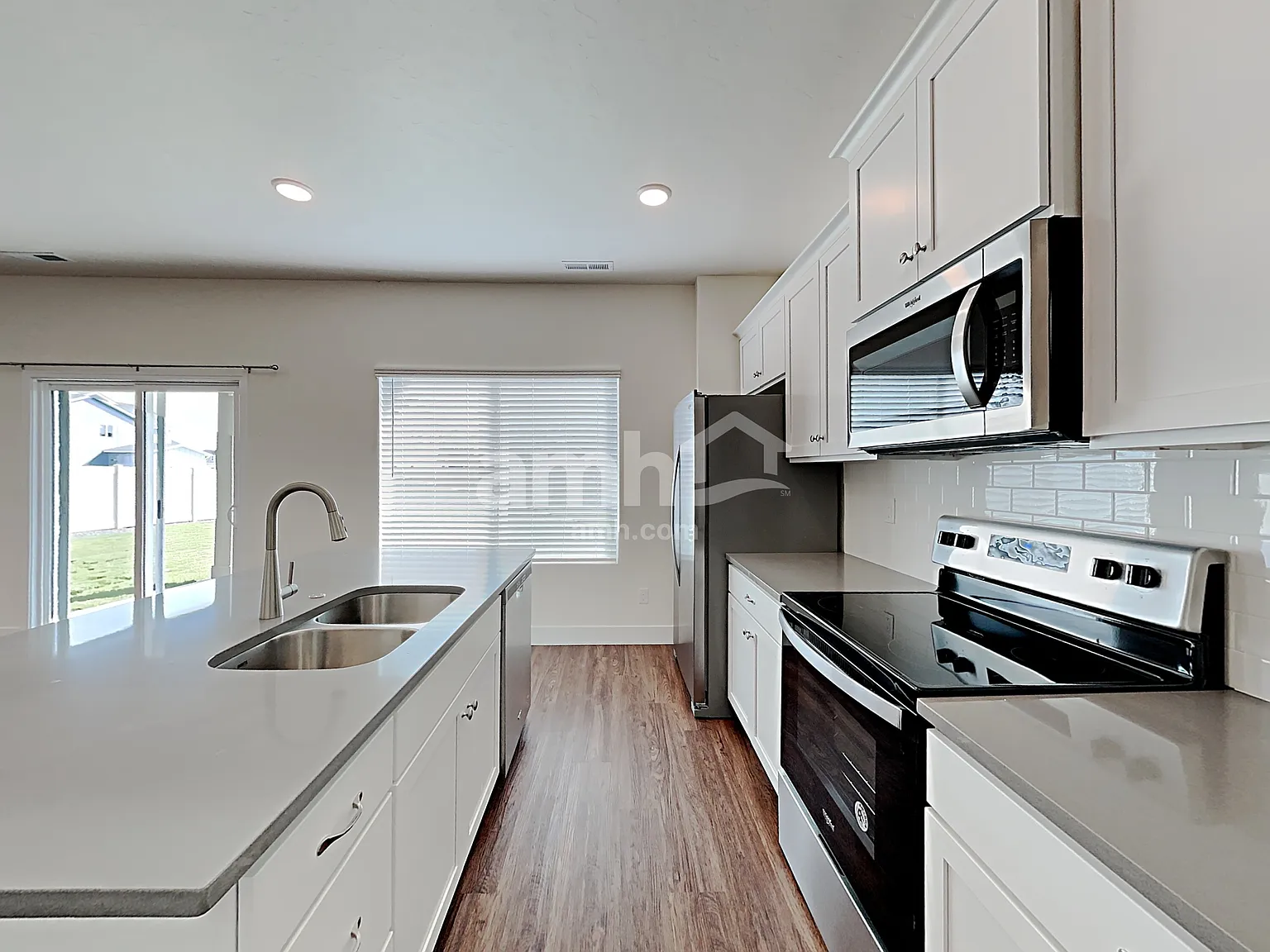 4 bed, 2.5 bath, 2259 sqft, $2,900 — Photo 3