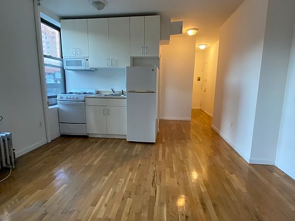 2nd image of 226 E 83rd St #5RSE