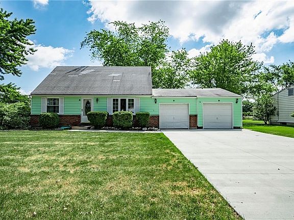 3rd image of 111 Tracey Ln